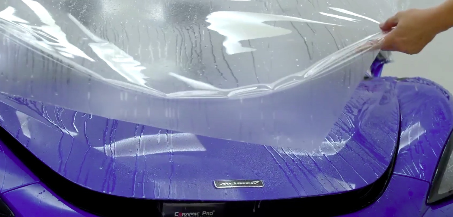 Film de protection transparent pour voiture